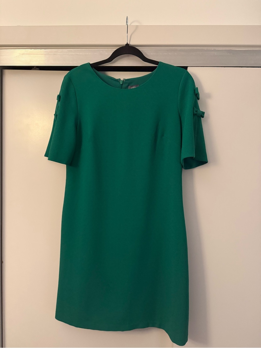 Vince Camuto Emerald Green Shift Dress with Sleeve Bow Accents